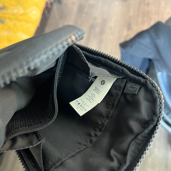 Lululemon Crossbody bag - Picture 2 of 2